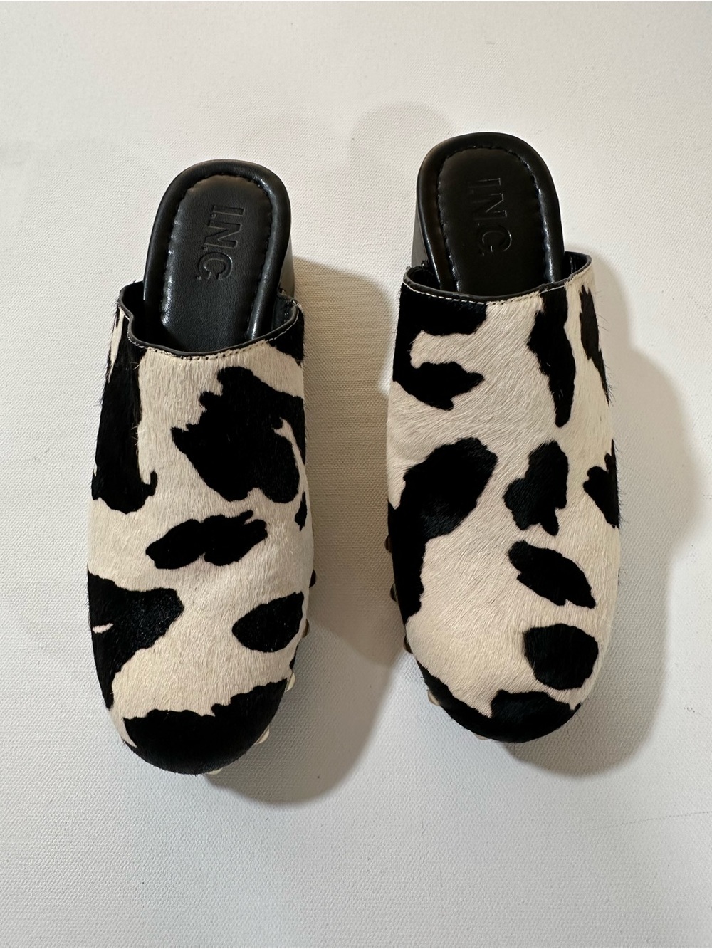 INC International Concepts Cianna Cow Print Studded Calf Hair Clog Mules Sz 6.5